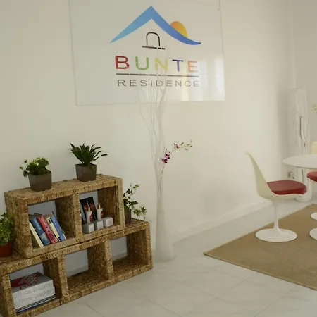 Summer Bunte Aparthotel